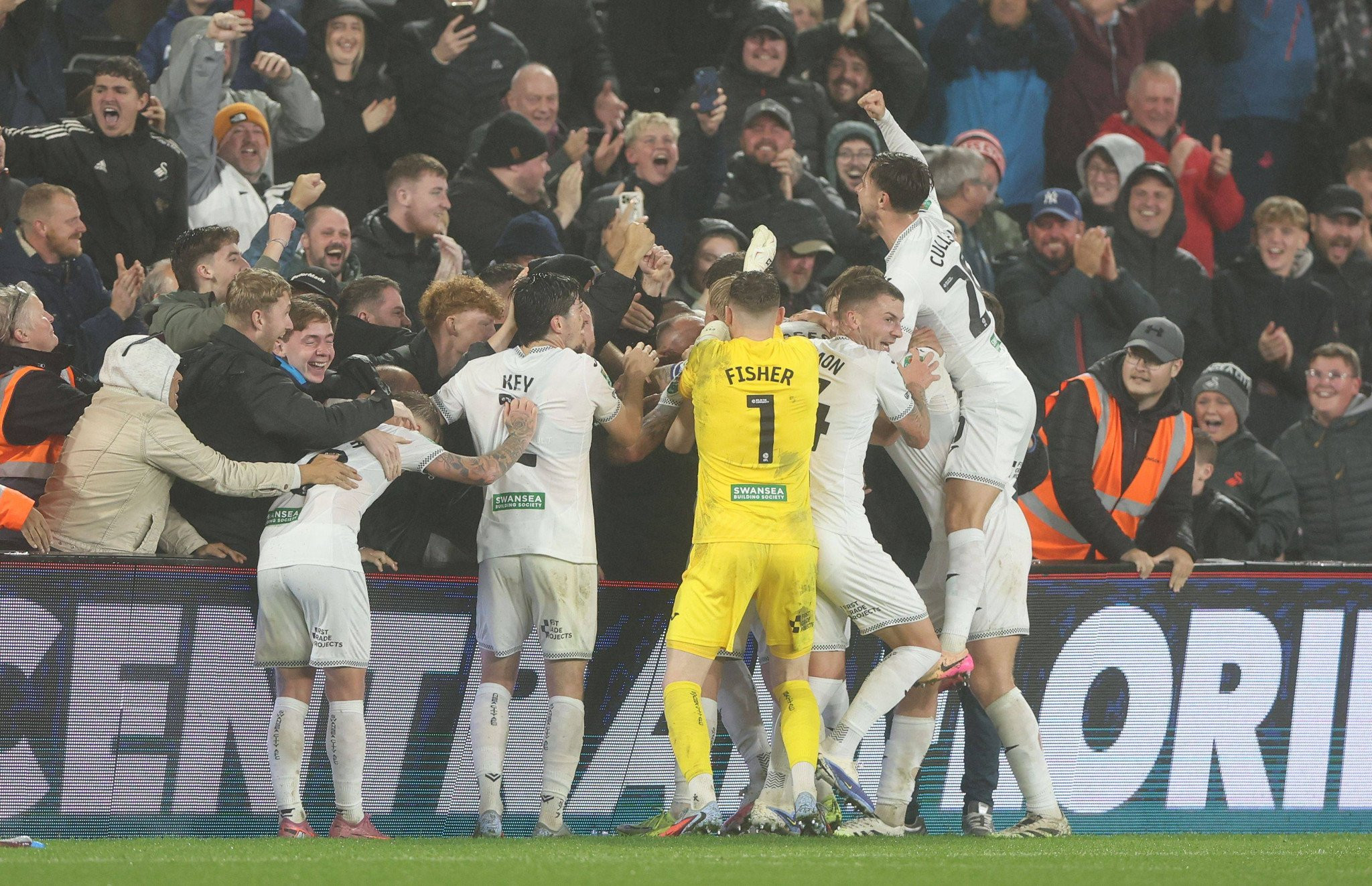 Το απίστευτο φινάλε της Σουόνσι: Δείτε τα δύο γκολ στις καθυστερήσεις (video)