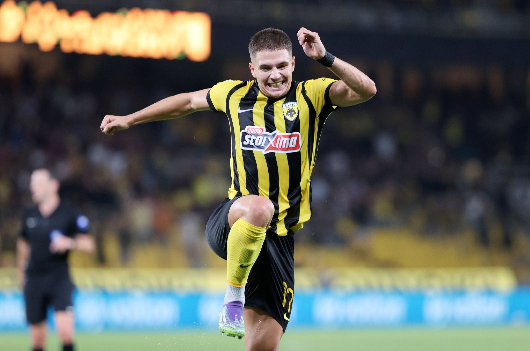 «Η Μπρέντφορντ εξετάζει τον Καλοσκάμη»