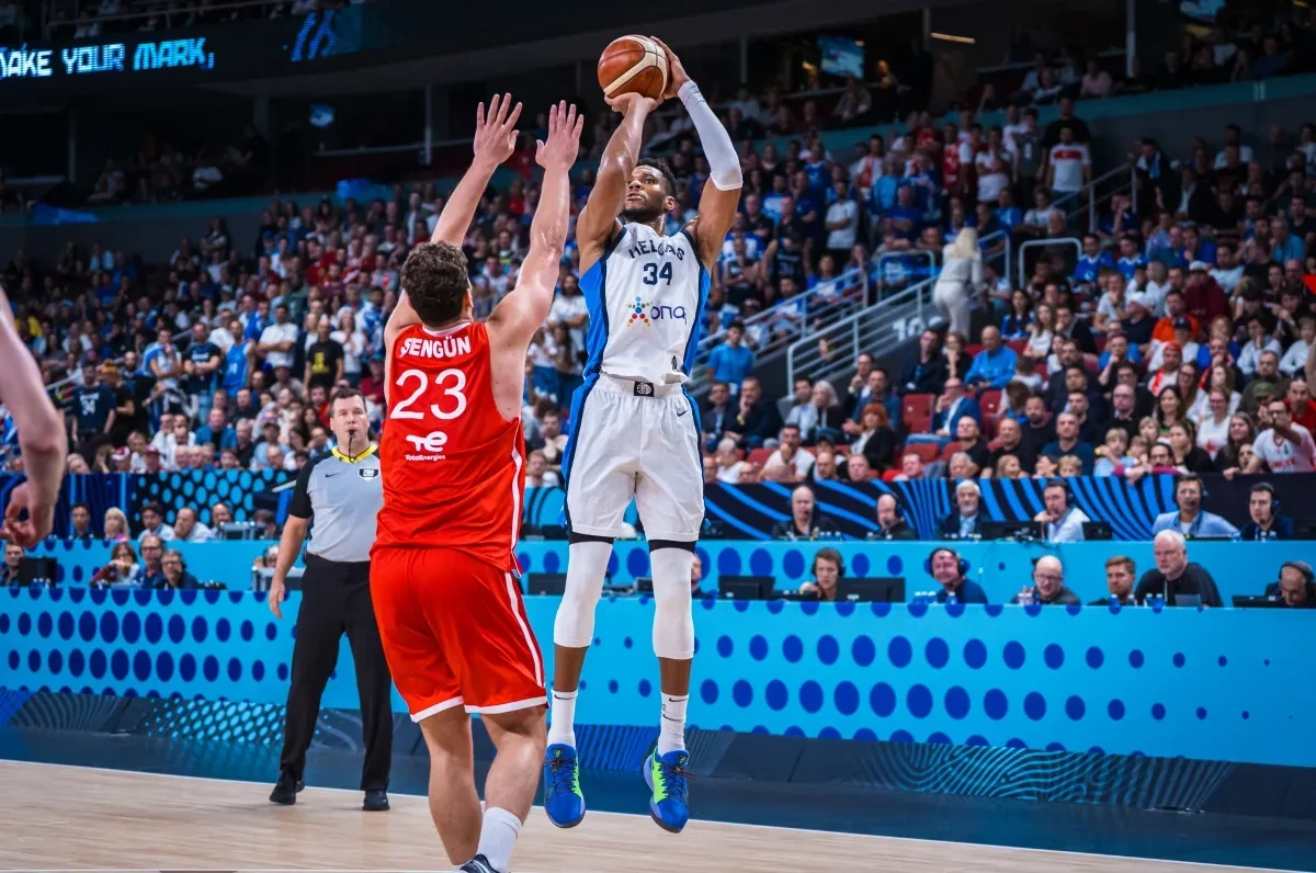 Γιάννης ή Σενγκούν; Μπακς vs Ρόκετς για το ποιος είναι ο GOAT