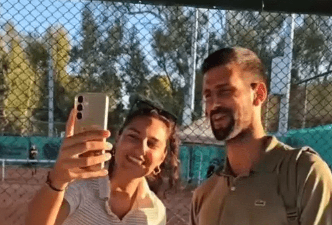 «Πάρε τηλέφωνο τον άνδρα σου» - Τι συνέβη όταν μια Ελληνίδα πλησίασε τον Τζόκοβιτς (video)