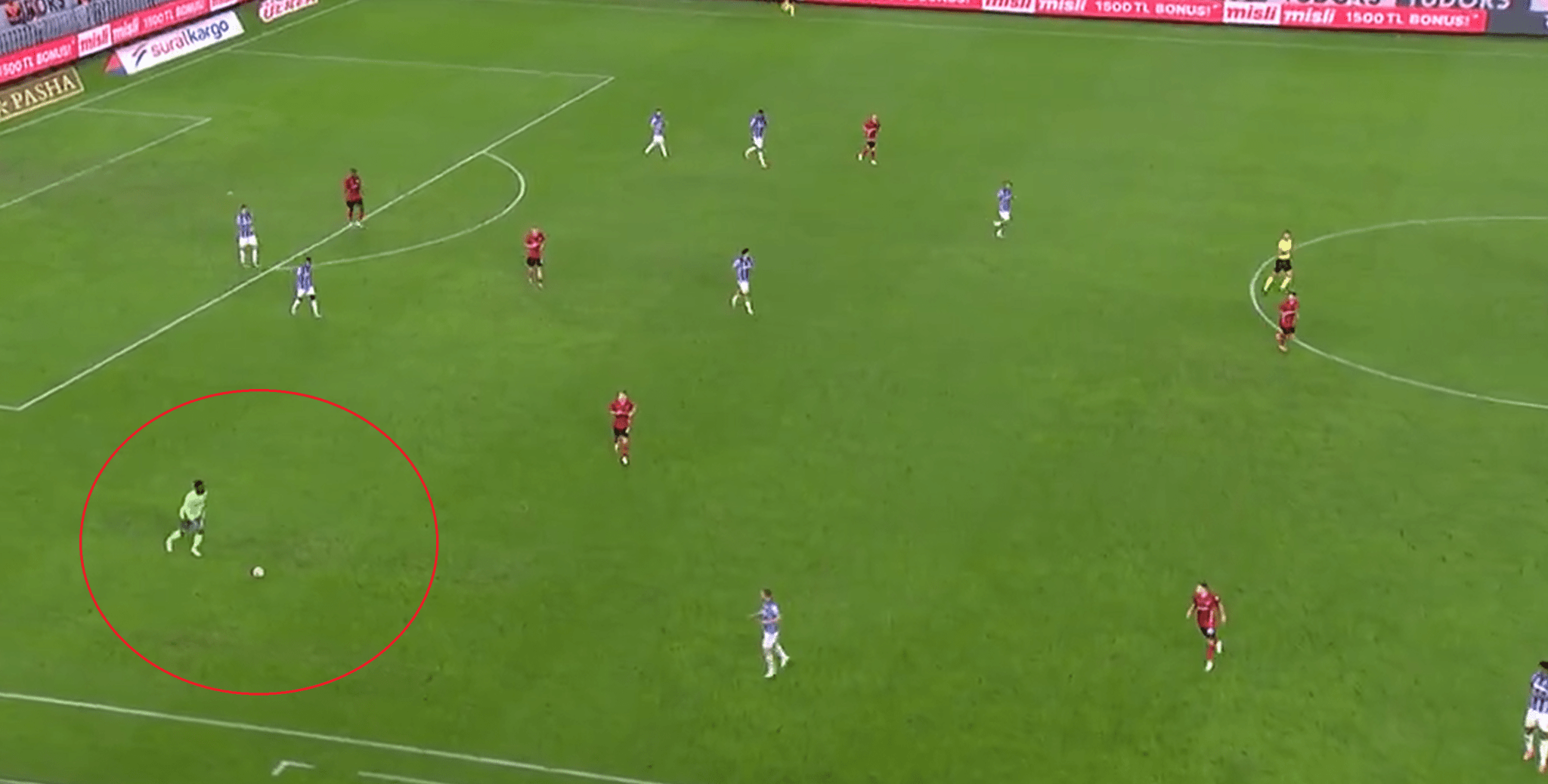 Εγινε και αυτό - Από τις γκάφες, ο Ονάνα έβγαλε ασίστ και έσωσε την Τραμπζονσπόρ (video)