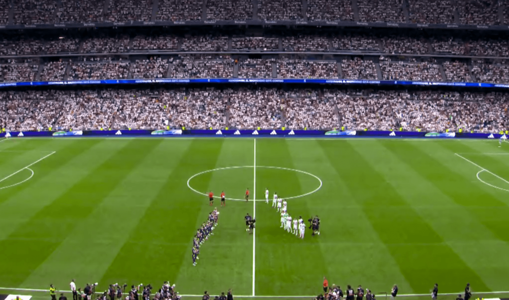 Εξαλλοι με την ζέστη που επικρατεί στο «Μπερναμπέου» οι οπαδοί της Ρεάλ - «Είναι σαν σάουνα» (video)