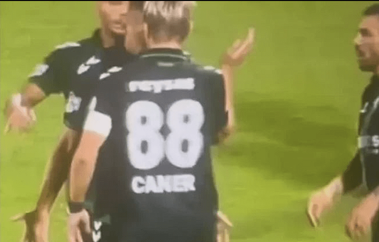 Παίκτης της Σακάριασπορ αποβλήθηκε για τον πιο περίεργο λόγο (video)