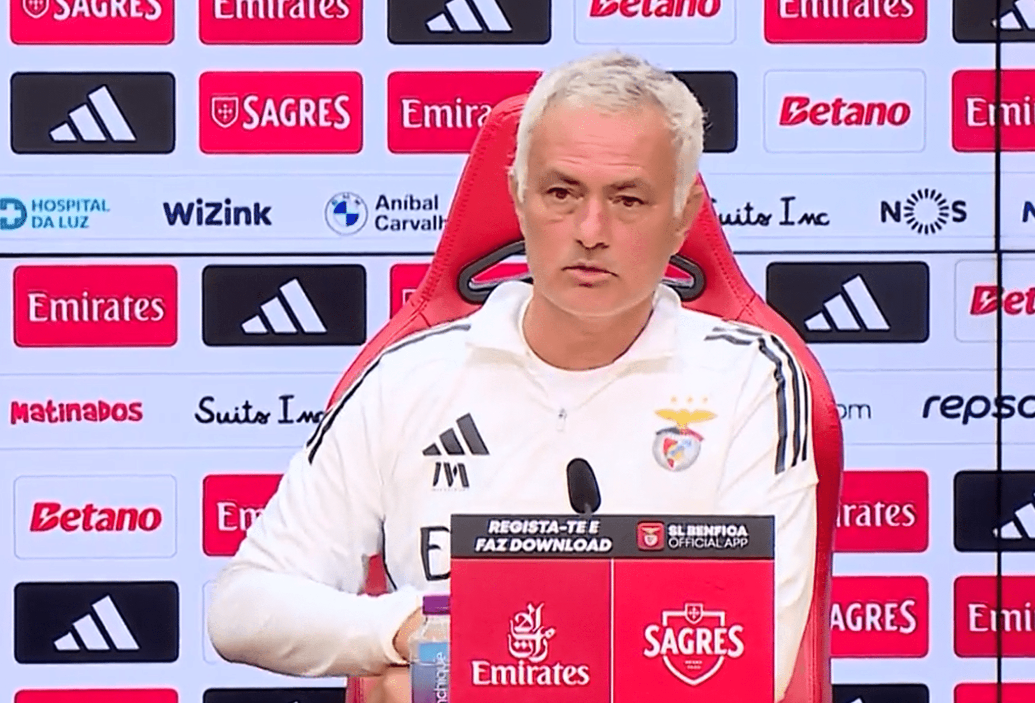 Αδιόρθωτος Μουρίνιο σε δημοσιογράφο: «Είσαι τιμωρία, δεν απαντάω στην ερώτηση σου...»