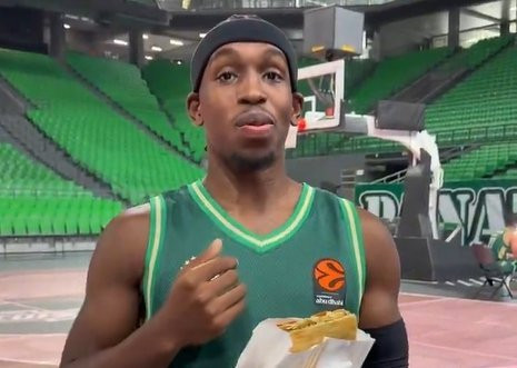 Ο Σορτς και ο Χολμς δοκίμασαν σπανακόπιτα, χωριάτικη και γαλακτομπούρεκο (video)