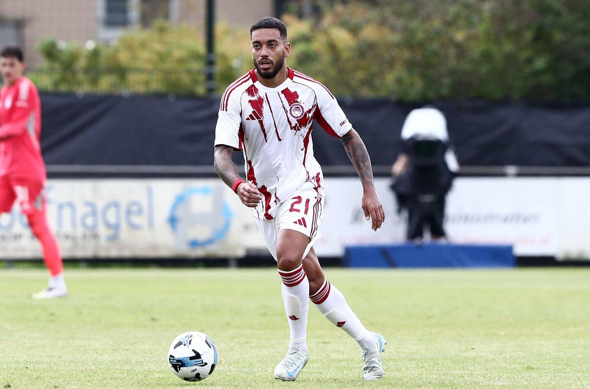 Η κίνηση του Μεντιλίμπαρ με τον Βέζο