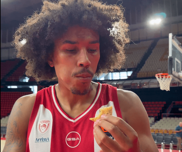 Γουόρντ και Χολ δοκίμασαν παστίτσιο και μπουγάτσα και εντυπωσιάστηκαν (video)