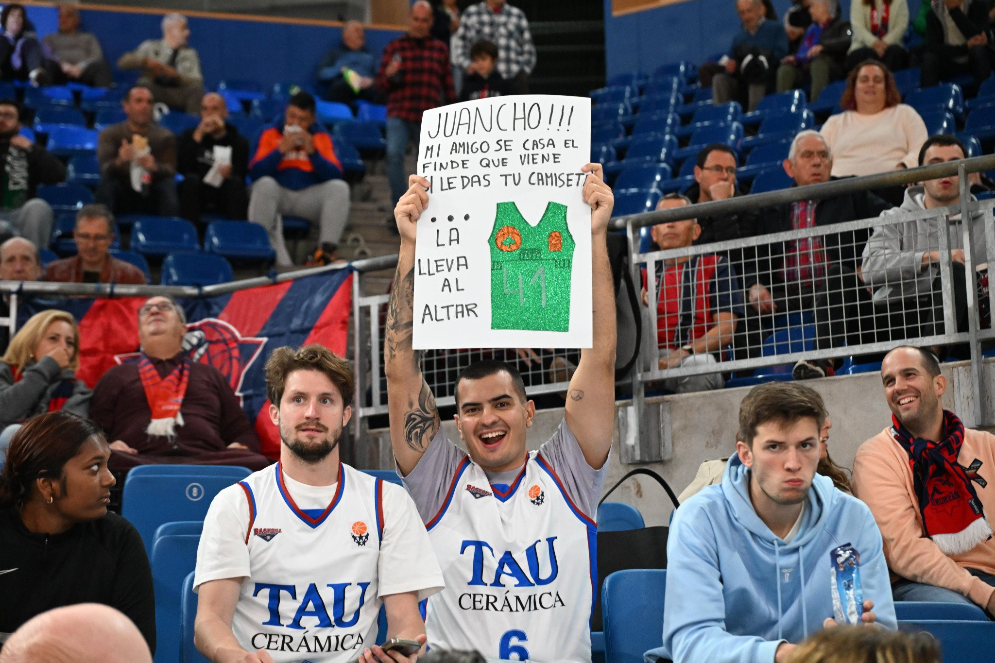 Φίλαθλος ζήτησε από το Χουάντσο τη φανέλα του για να τη φορέσει φίλος του στην... εκκλησία