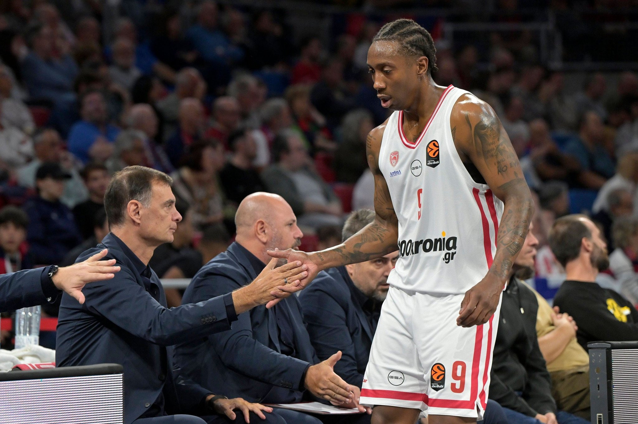 O λόγος που ο Μπαρτζώκας παρέμεινε στον πάγκο στις κρίσιμες κατοχές του Ολυμπιακός - Μπασκόνια