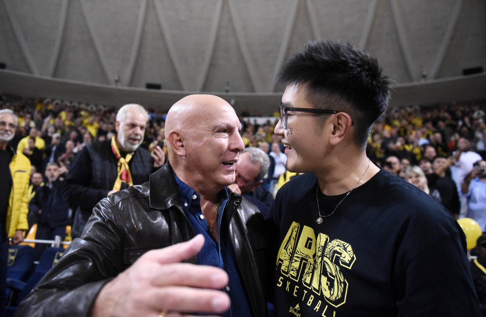 Η αγκαλιά του Ρίτσαρντ Σιάο με τον legend Νίκο Γκάλη (photos)