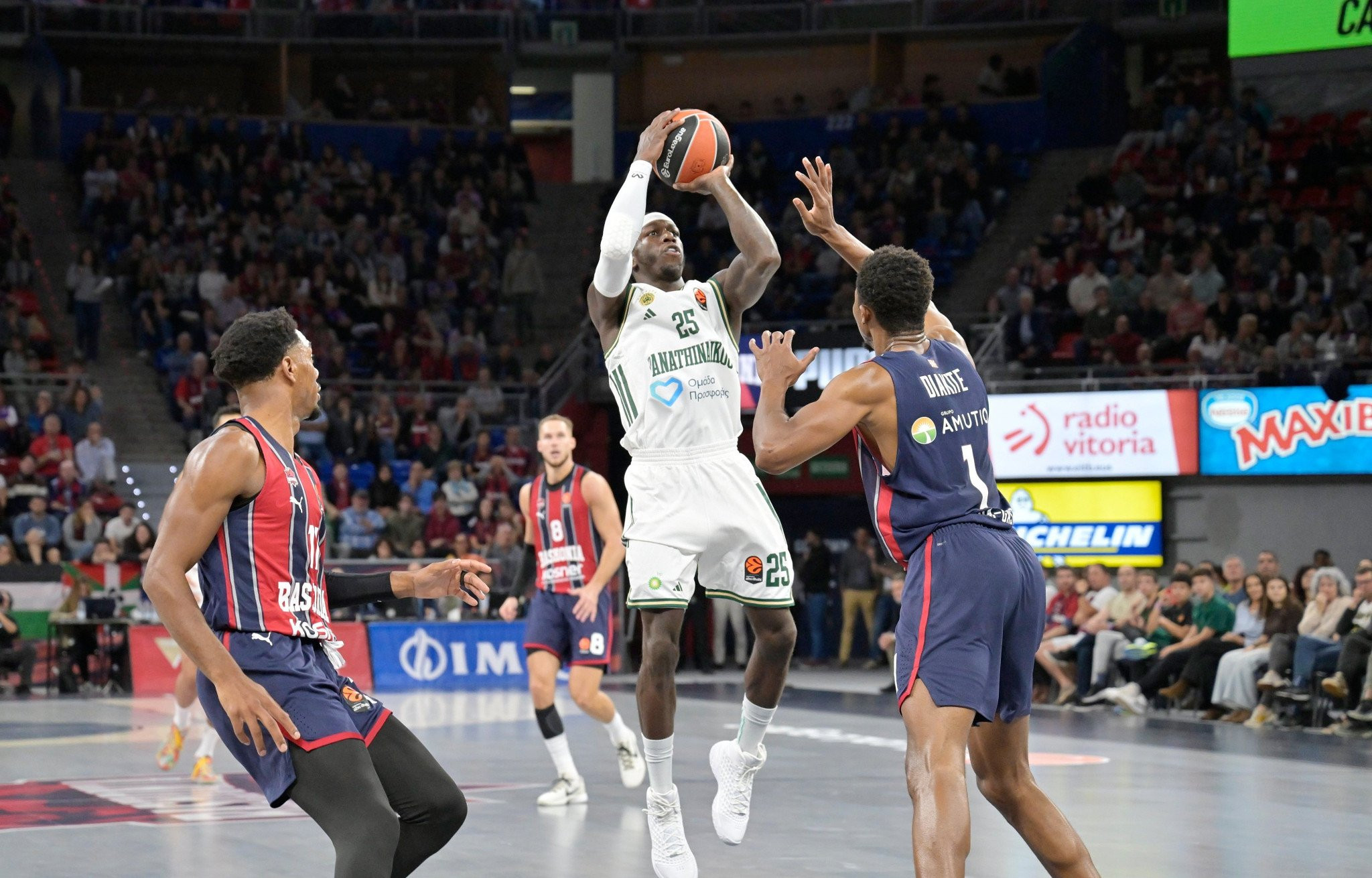 Εμφάνιση MVP από τον Ναν με 30άρα κόντρα στη Μπασκόνια (video)