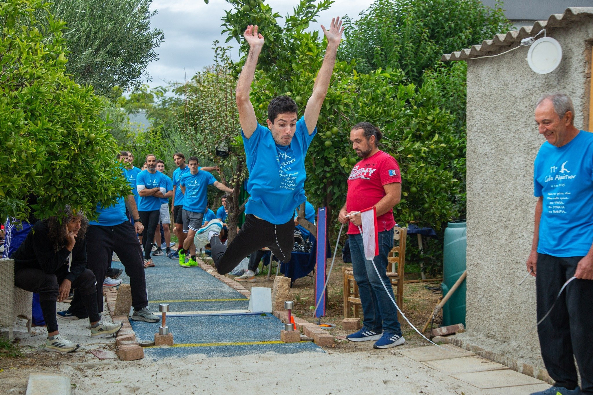 Ο Τεντόγλου έκλεισε τη χρονιά με τον αγώνα του Gala αλμάτων σε... κήπο!