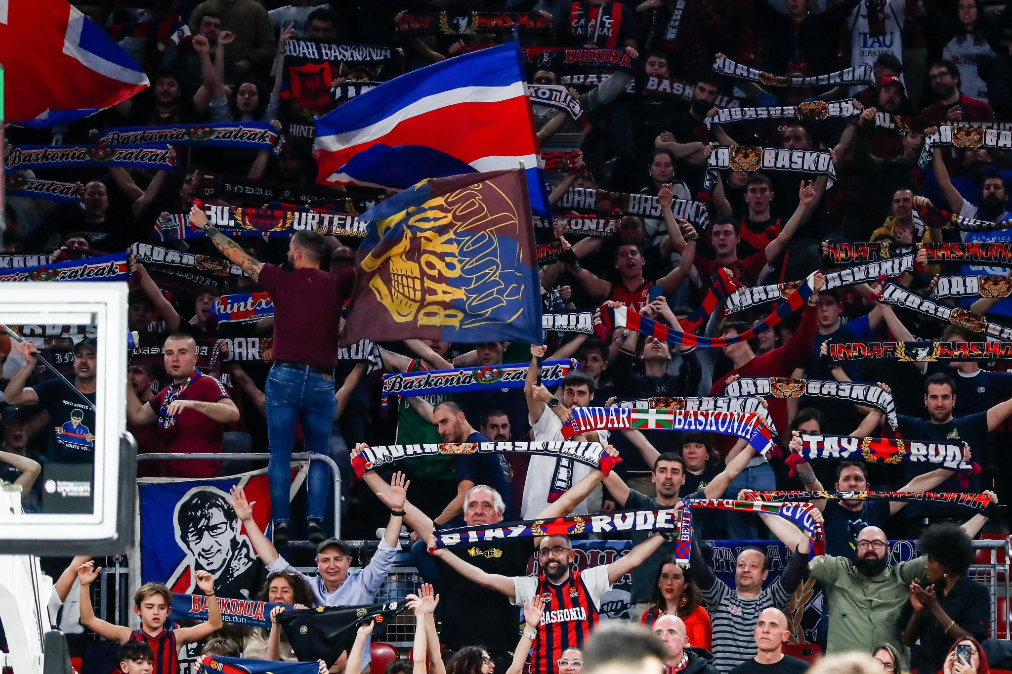 Η μεγάλη αλλαγή στο γήπεδο της Μπασκόνια ενόψει της πρεμιέρας κόντρα στον Ολυμπιακό