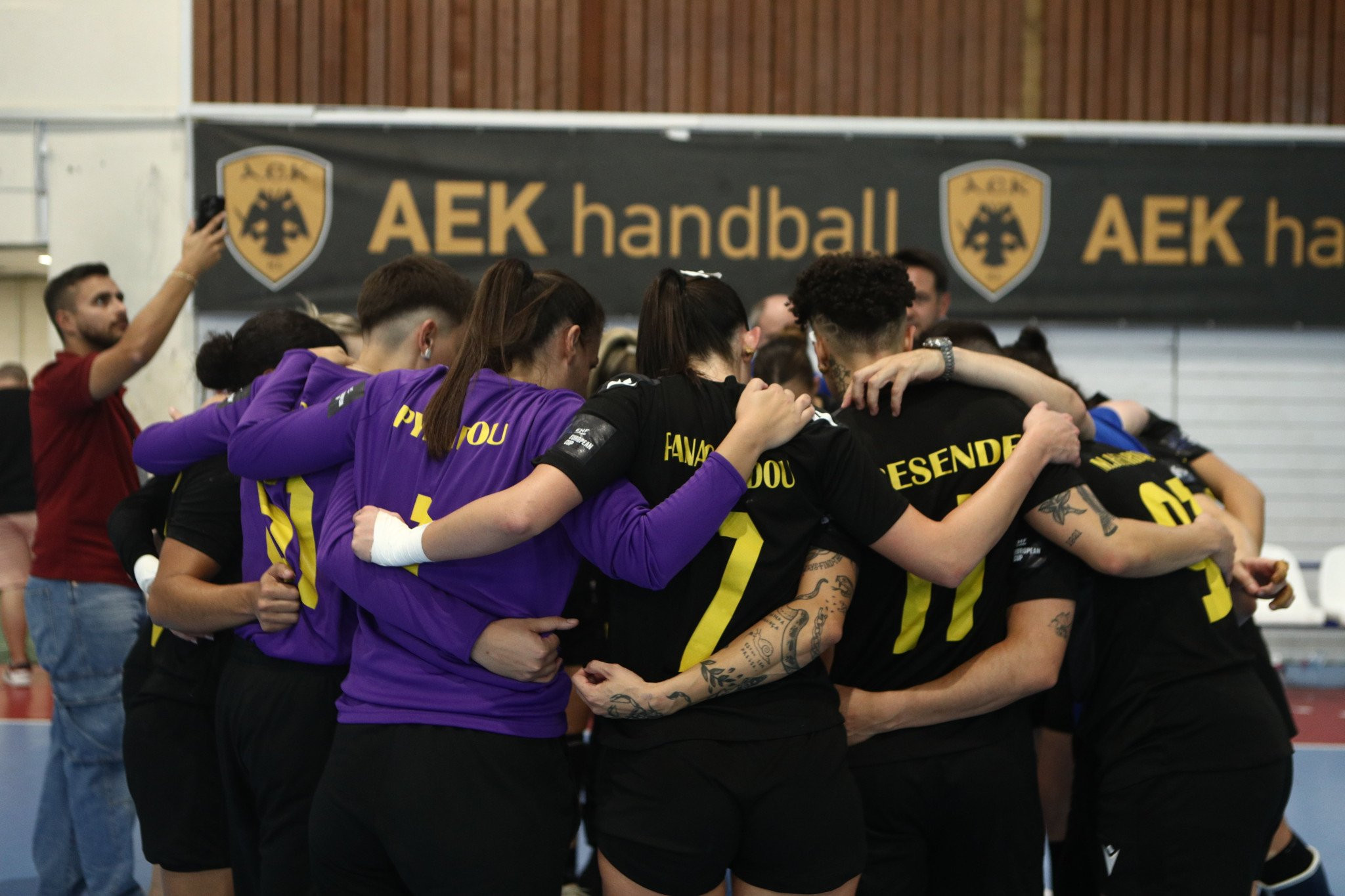 Ιστορική νίκη για την ομάδα χάντμπολ της ΑΕΚ στην Ευρώπη