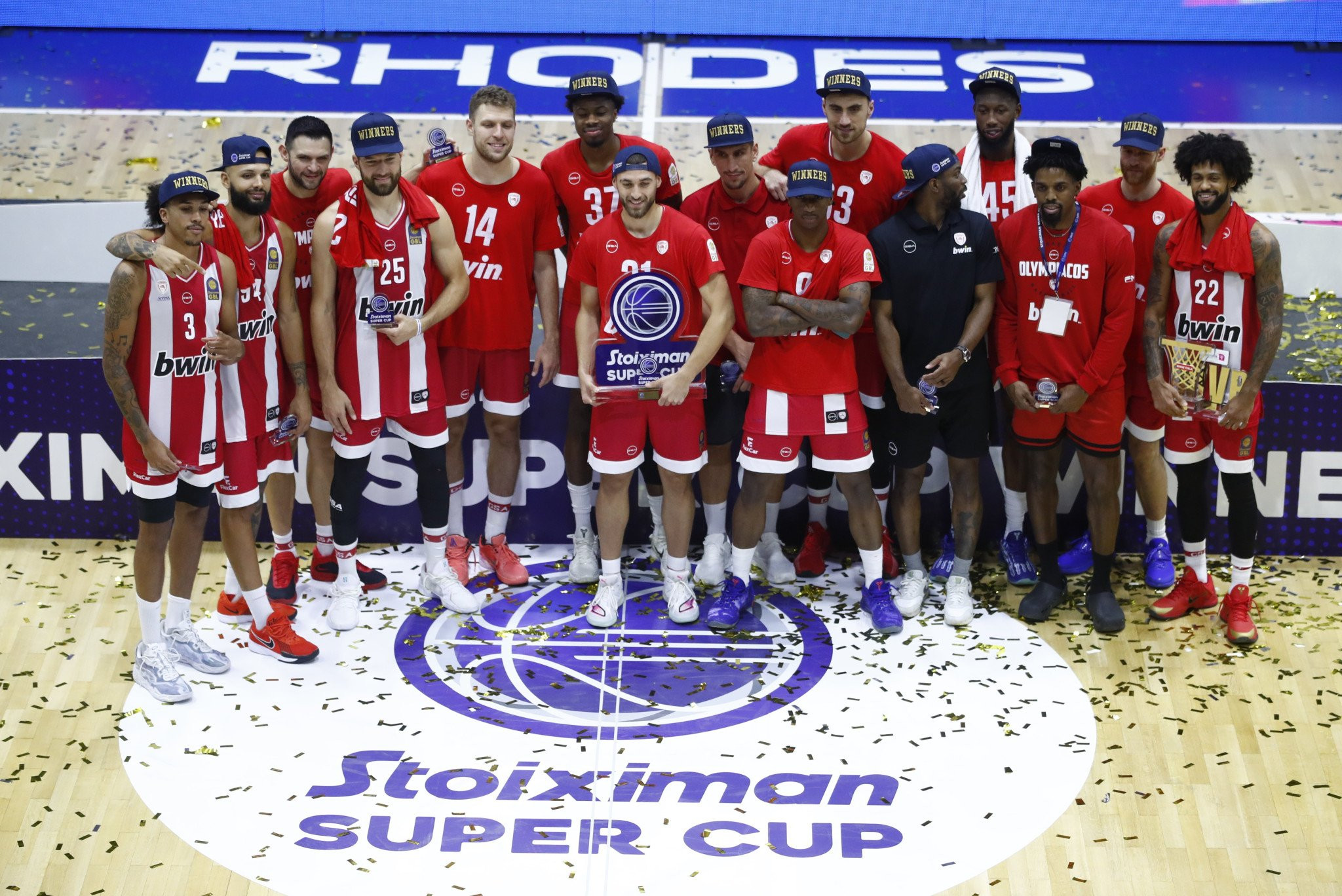 Ο Ολυμπιακός κυρίαρχος, νίκησε τον Προμηθέα και κατέκτησε το Super Cup με MVPs Ντόρσεϊ - Βεζένκοφ