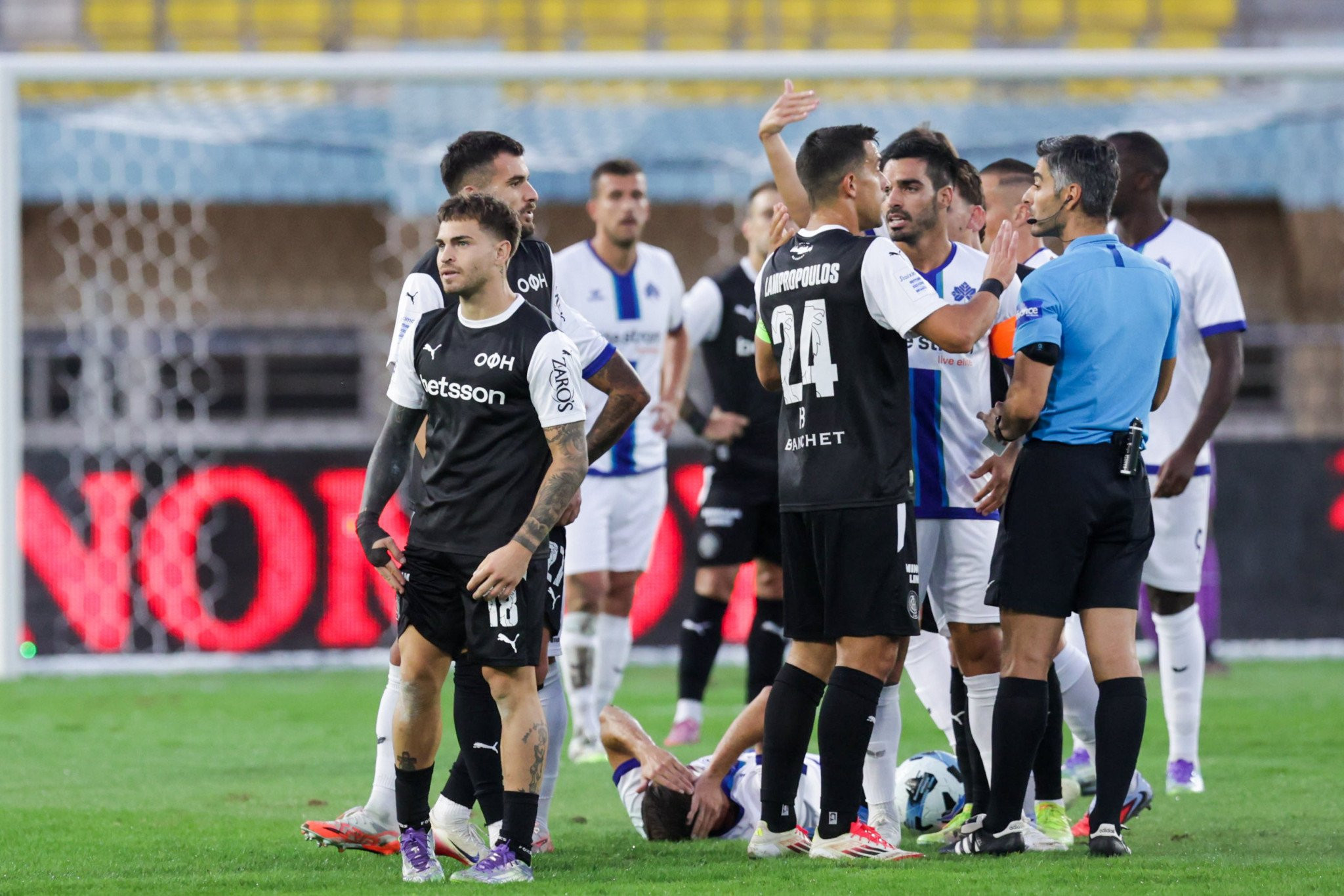 Αποβλήθηκε με απευθείας κόκκινη ο Σενγκέλια (video)