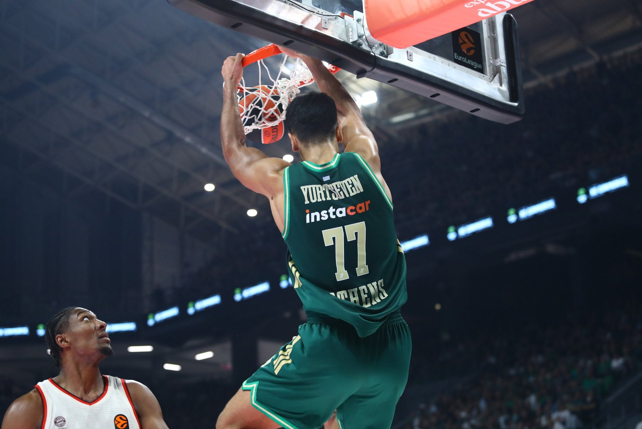 Ο Γιούρτσεβεν «πέταξε» και μετέτρεψε την καταπληκτική πάσα του Σλούκα σε ασίστ (video)