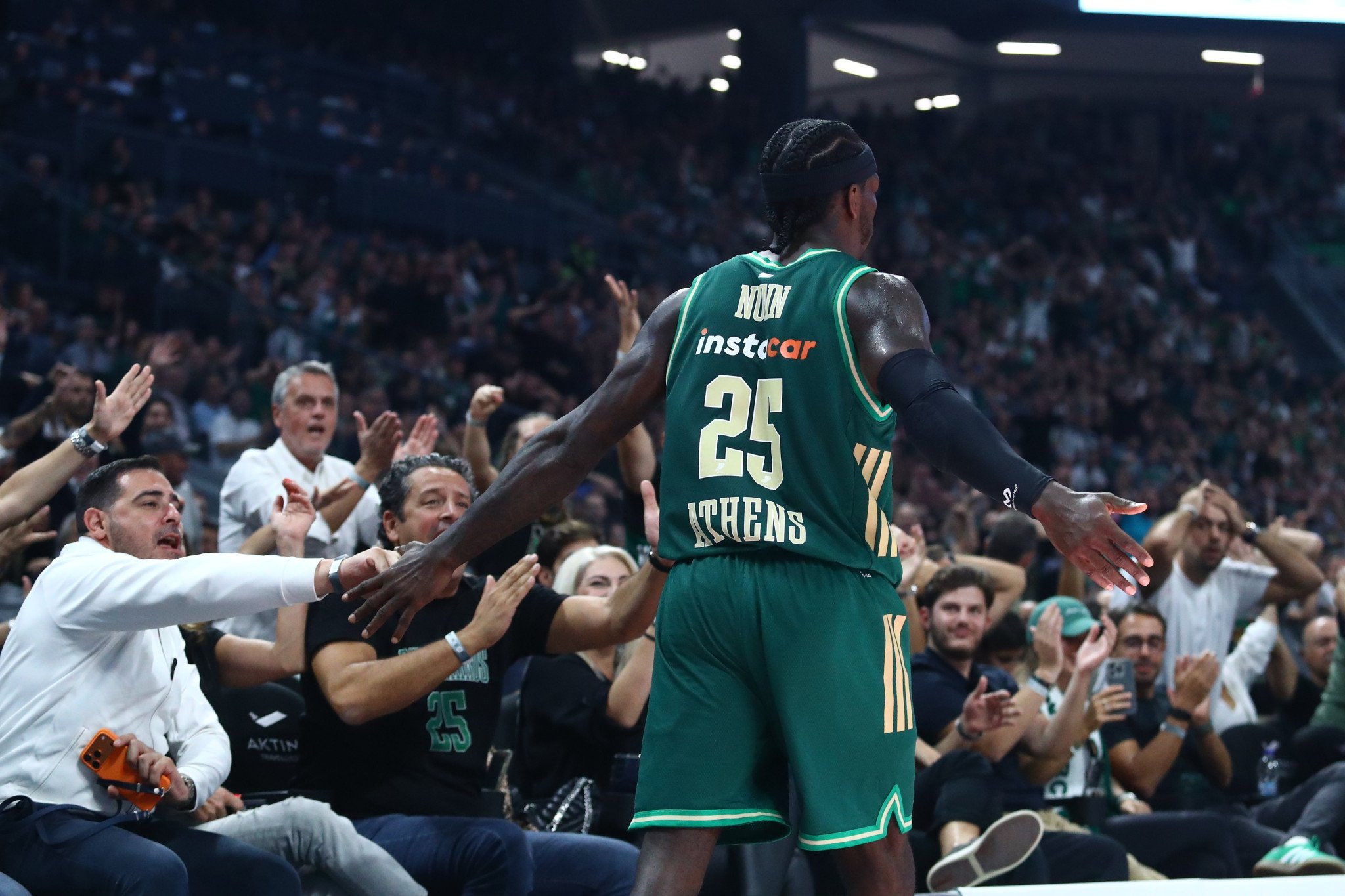 «The MVP is still here»: Το αφιέρωμα της Euroleague στον... εξωγήινο Ναν της πρώτης αγωνιστικής (video)