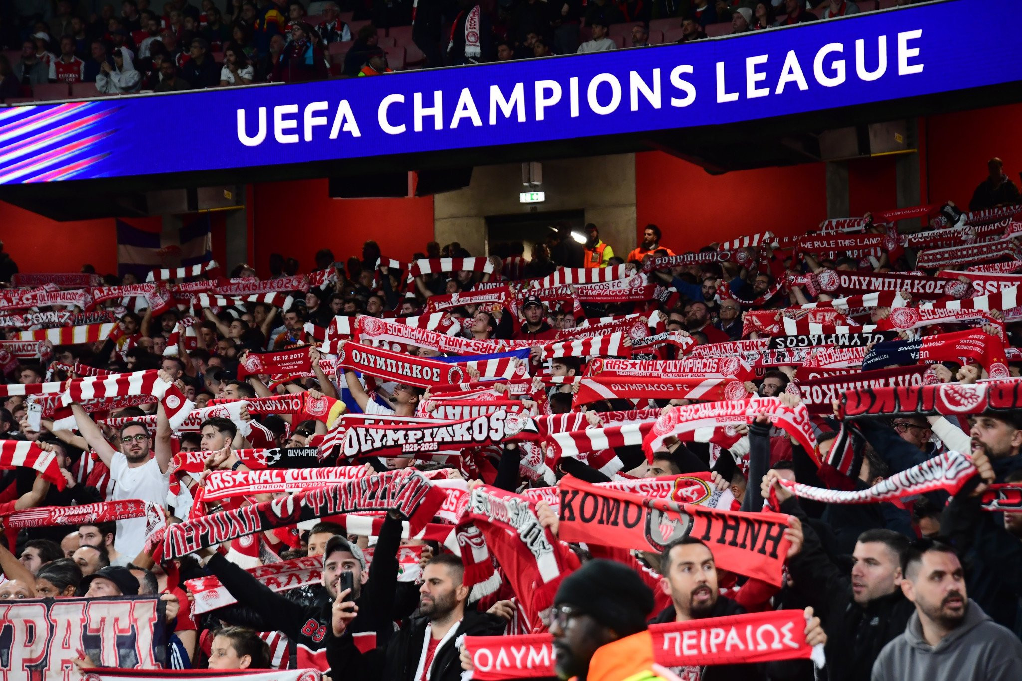 Ολυμπιακός για τον κόσμο που βρέθηκε στο «Έμιρεϊτς»: «Σας ευχαριστούμε για την απίστευτη στήριξη»