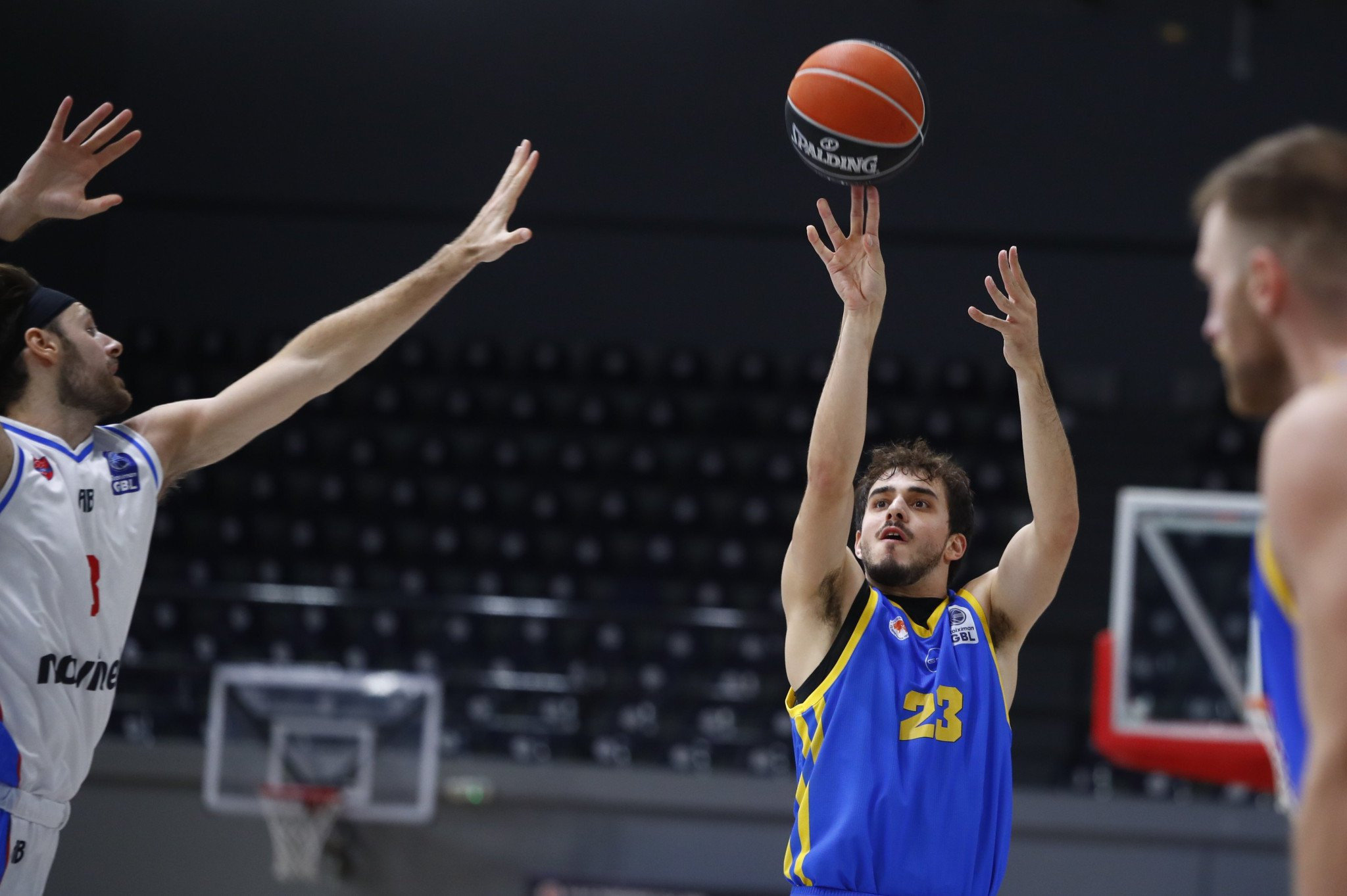 Ο Παπαδάκης υπέστη κάταγμα περόνης και θα μείνει εκτός δράσης για τουλάχιστον δύο μήνες