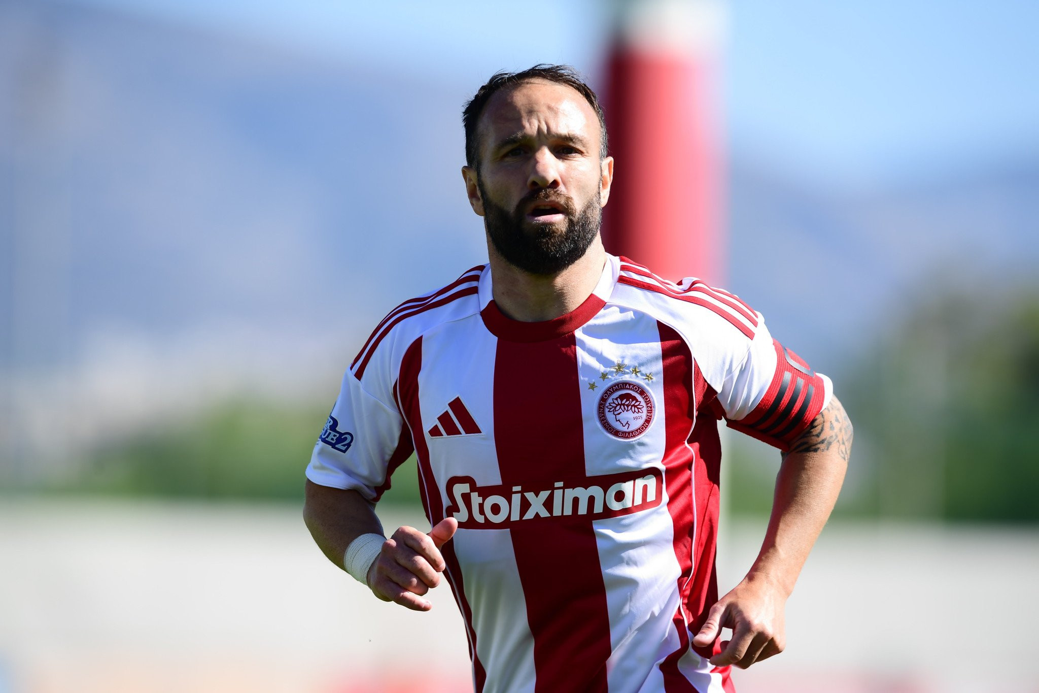 Τρομερή απευθείας εκτέλεση φάουλ από τον Βαλμπουενά (video)