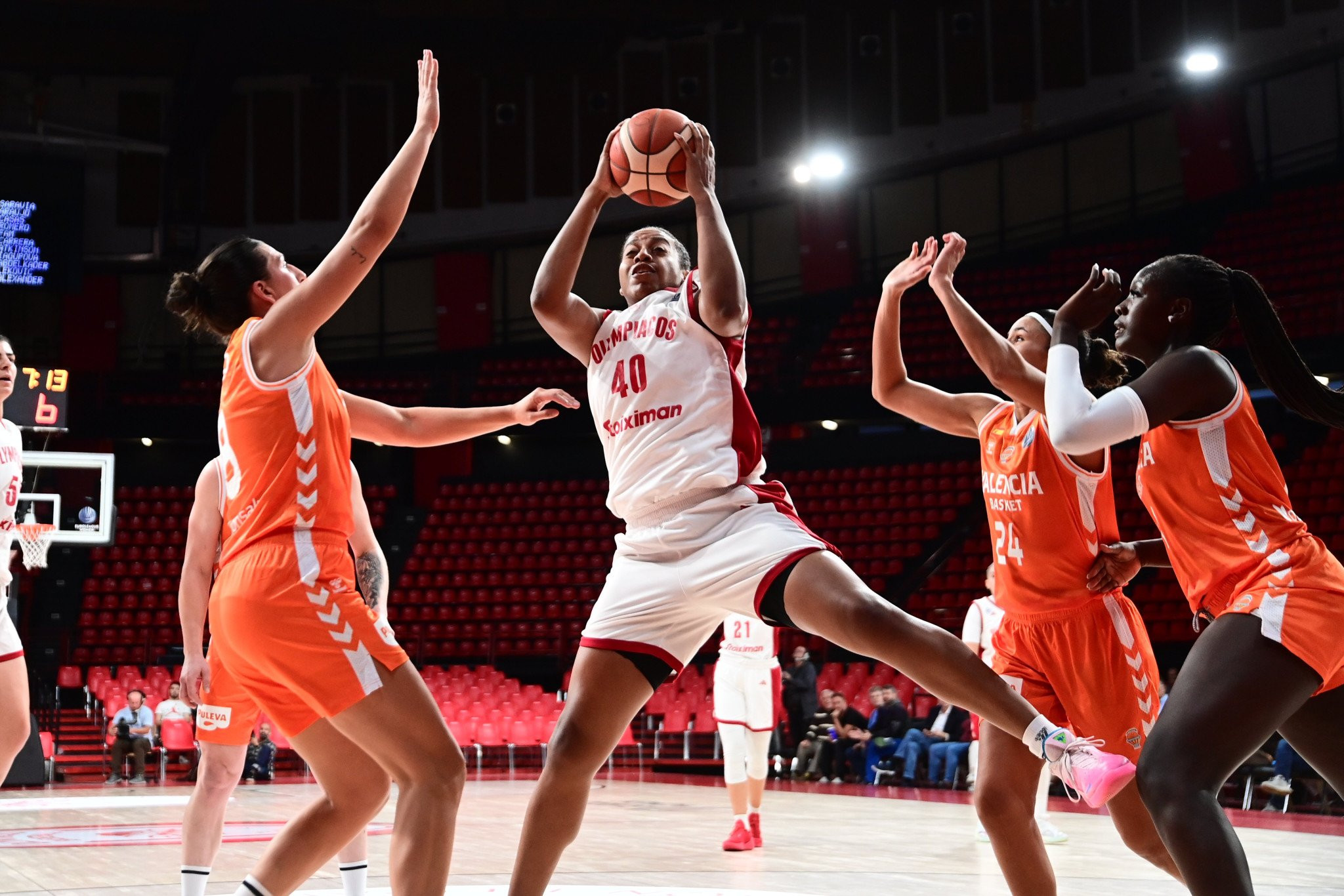 Ο Ολυμπιακός υποκλίθηκε στην ανωτερότητα της Βαλένθια και γνώρισε την ήττα στην Euroleague Γυναικών