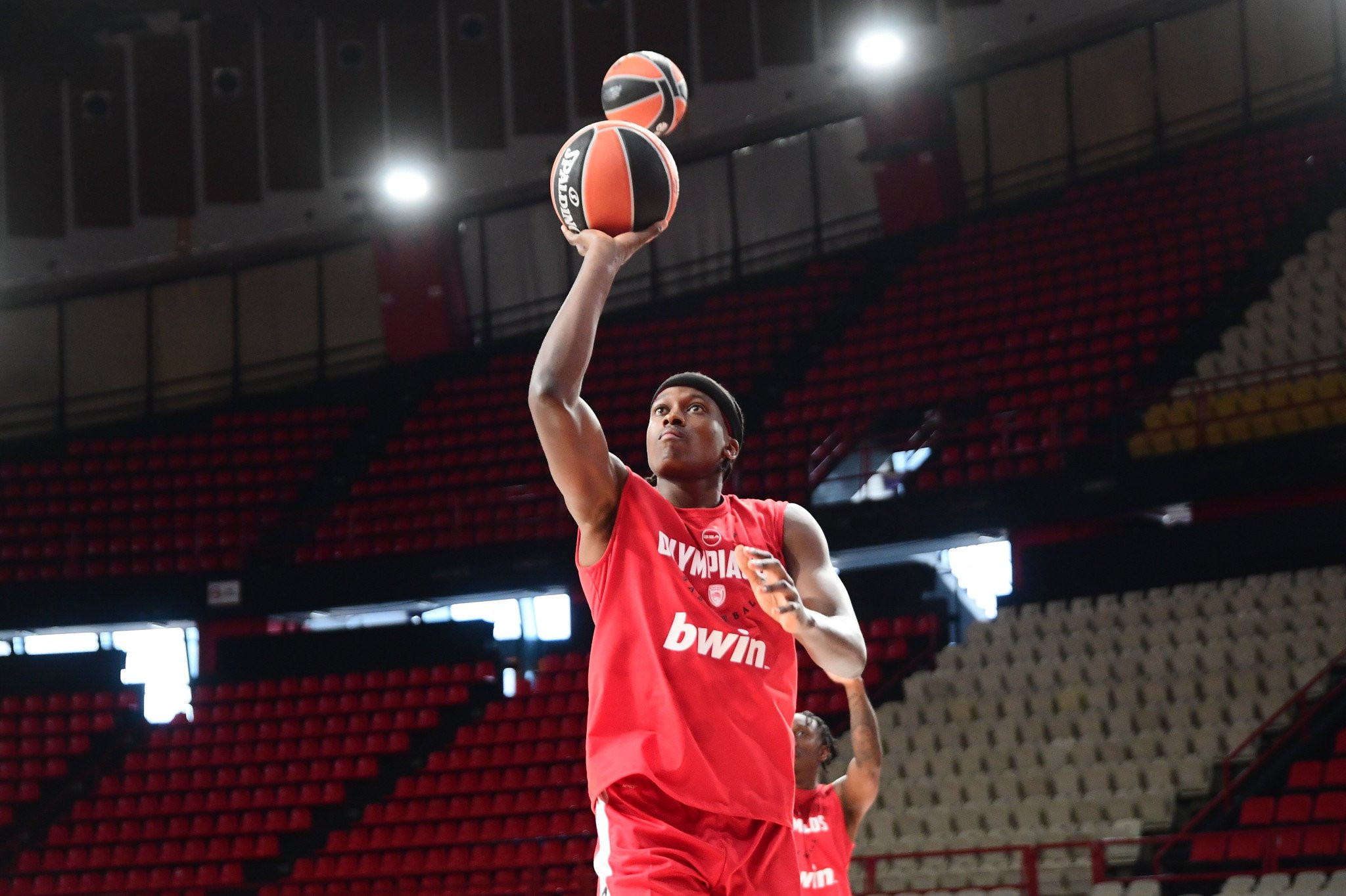 Χωρίς Νιλικίνα στο Μιλάνο ο Ολυμπιακός