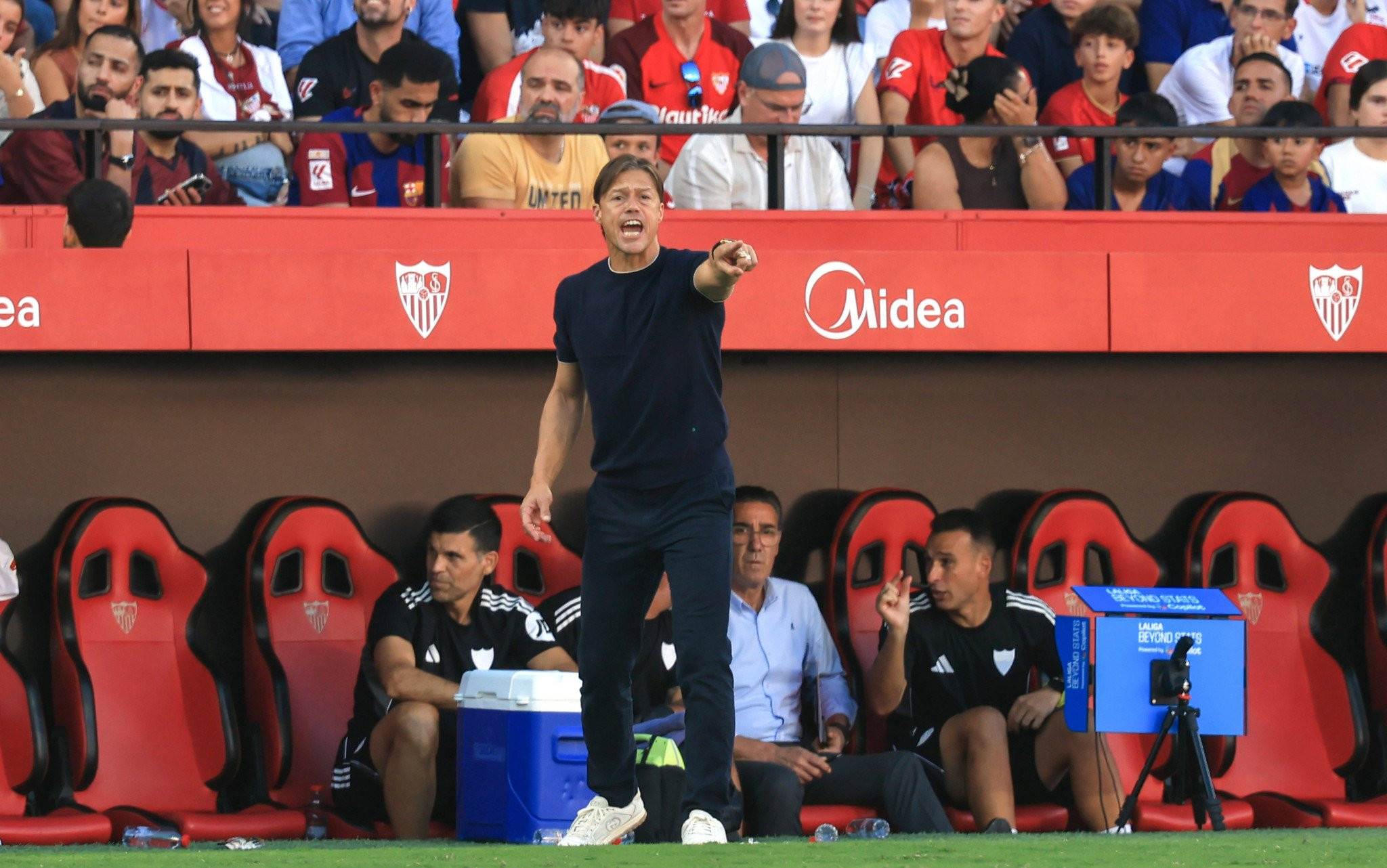 «Ο Αλμέιδα σκέφτεται να παραιτηθεί από τη Σεβίλλη»