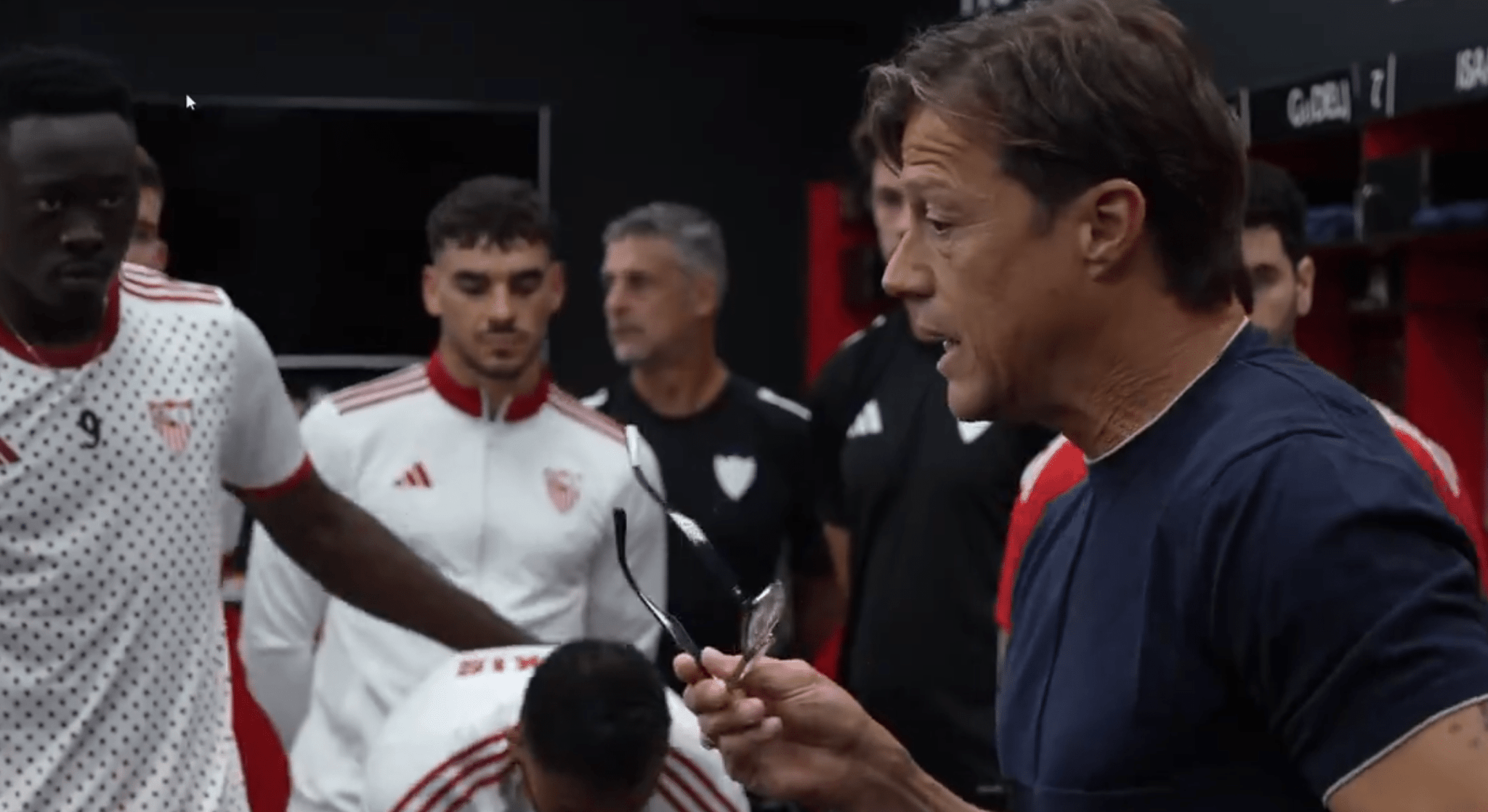 Η συγκλονιστική ομιλία του Αλμέιδα στους παίκτες της Σεβίλλης - «Οταν παίζεις με αρχ@@@α δεν υπάρχει αντίπαλος» (video)