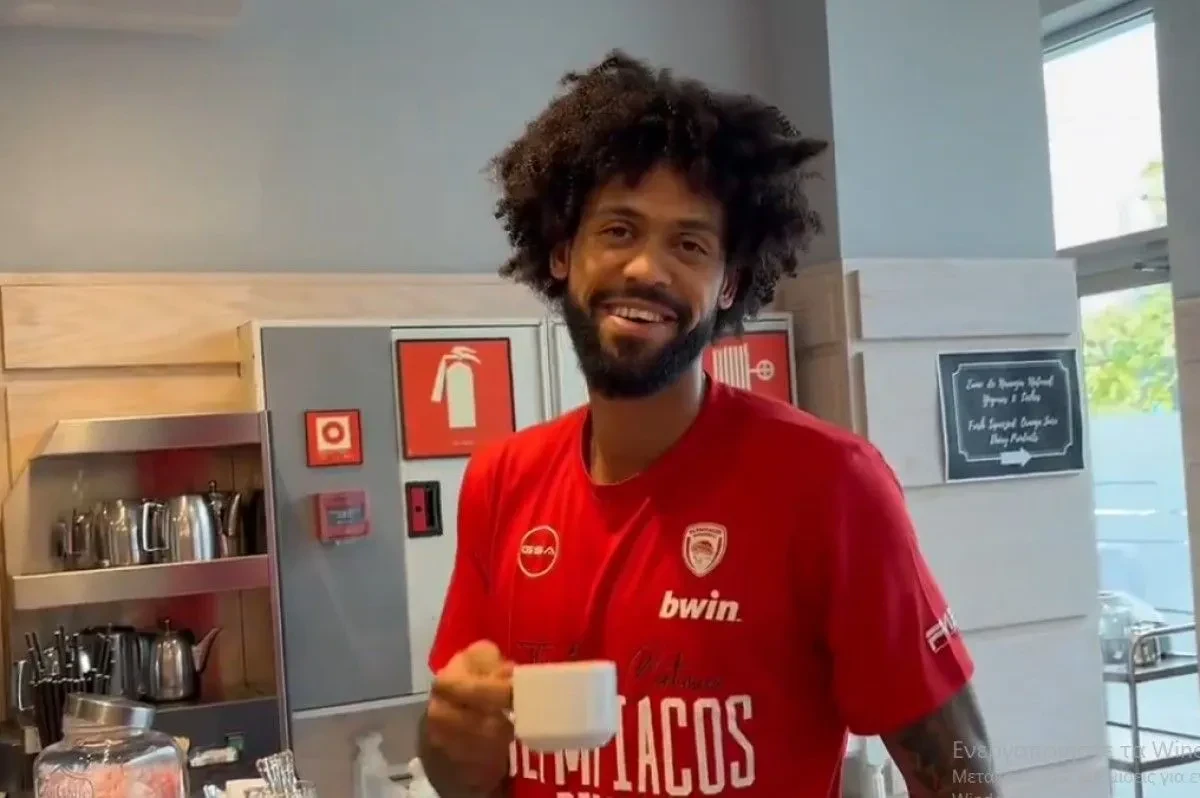 Με καφέ και χαμόγελο ο Ντόρσεϊ έστειλε «ερυθρόλευκη» καλημέρα (video)