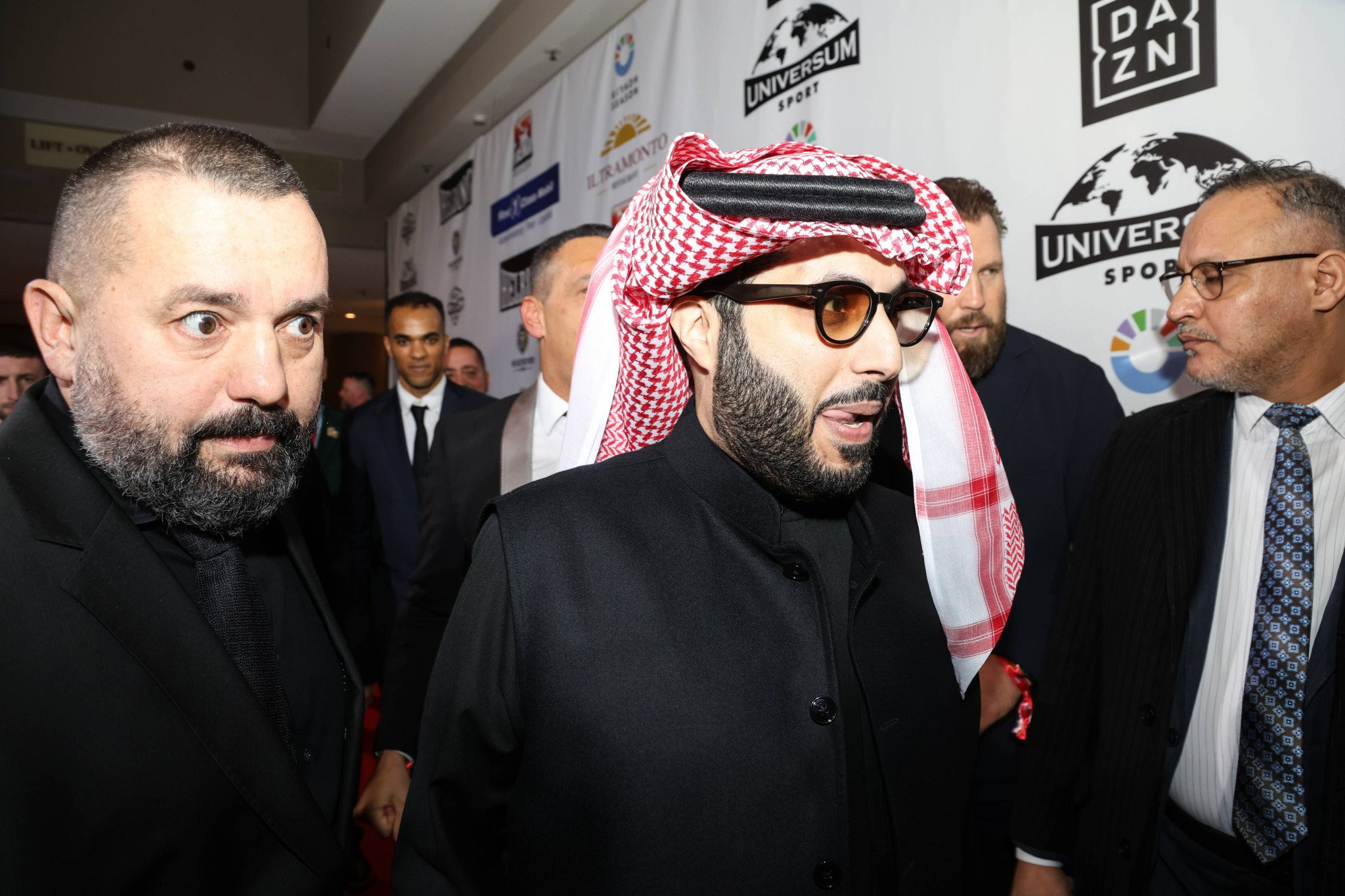 Ο Σαουδάραβας διέψευσε τα σενάρια περί εξαγοράς της Μάντσεστερ Γιουνάιτεντ, αλλά άφησε ερωτηματικά