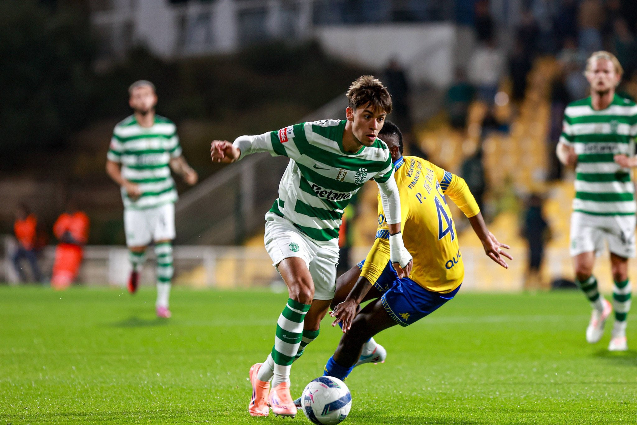 Πέρασε από το Εστορίλ και «πάτησε» κορυφή η Σπόρτινγκ των Βαγιαννίδη και Ιωαννίδη