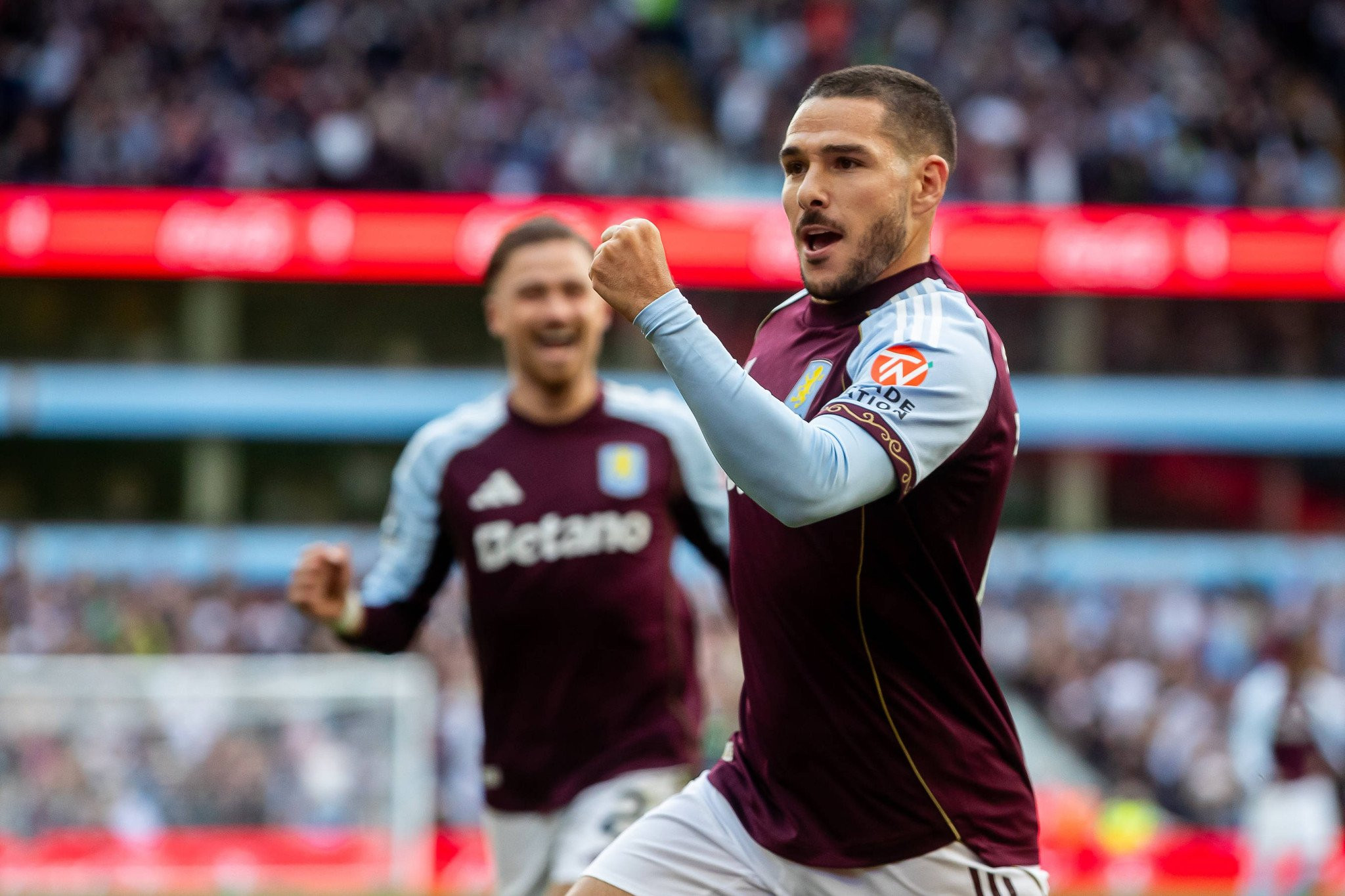 Η Άστον Βίλα με ανατροπή κόντρα στη Φούλαμ πέτυχε την πρώτη φετινή της νίκη στην Premier League