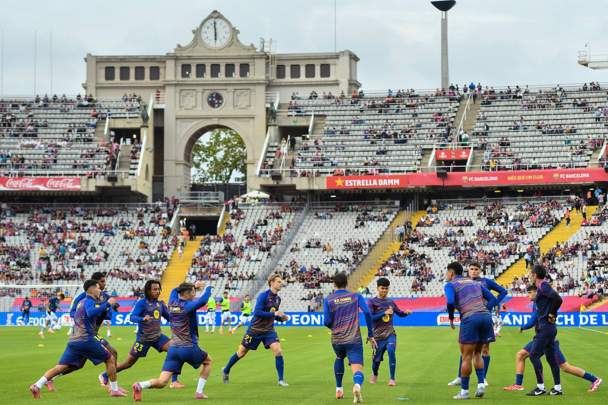 Ανατροπή στην ανατροπή - Οδεύει προς «Μονζουίκ» ο αγώνας του Ολυμπιακού με την Μπαρτσελόνα