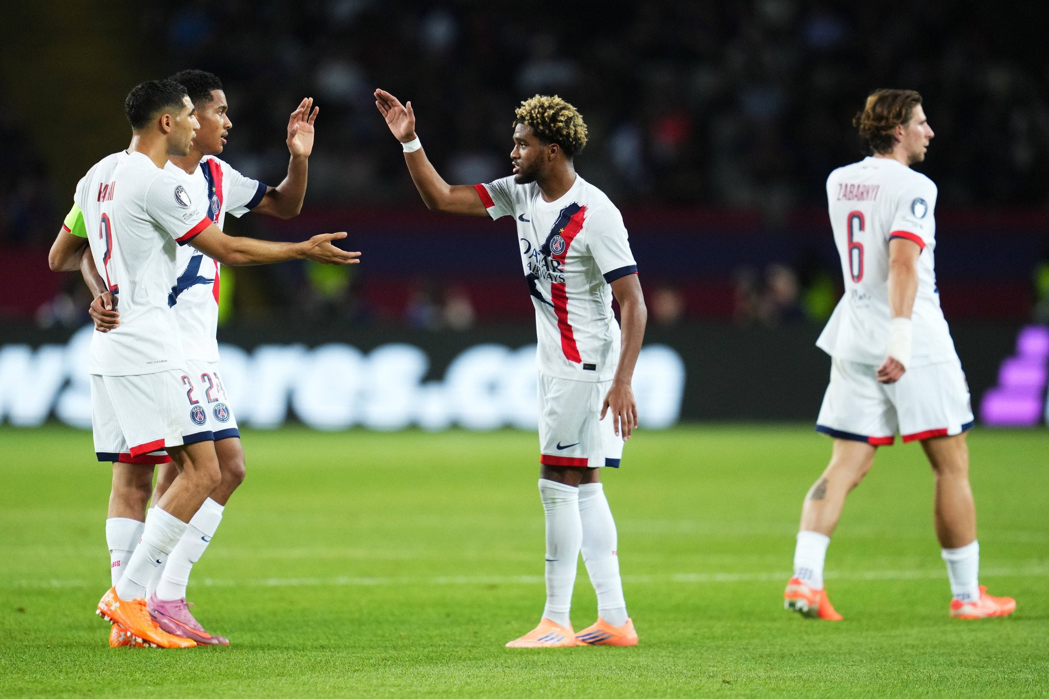 Παρολί αστέρων στο 93.00!