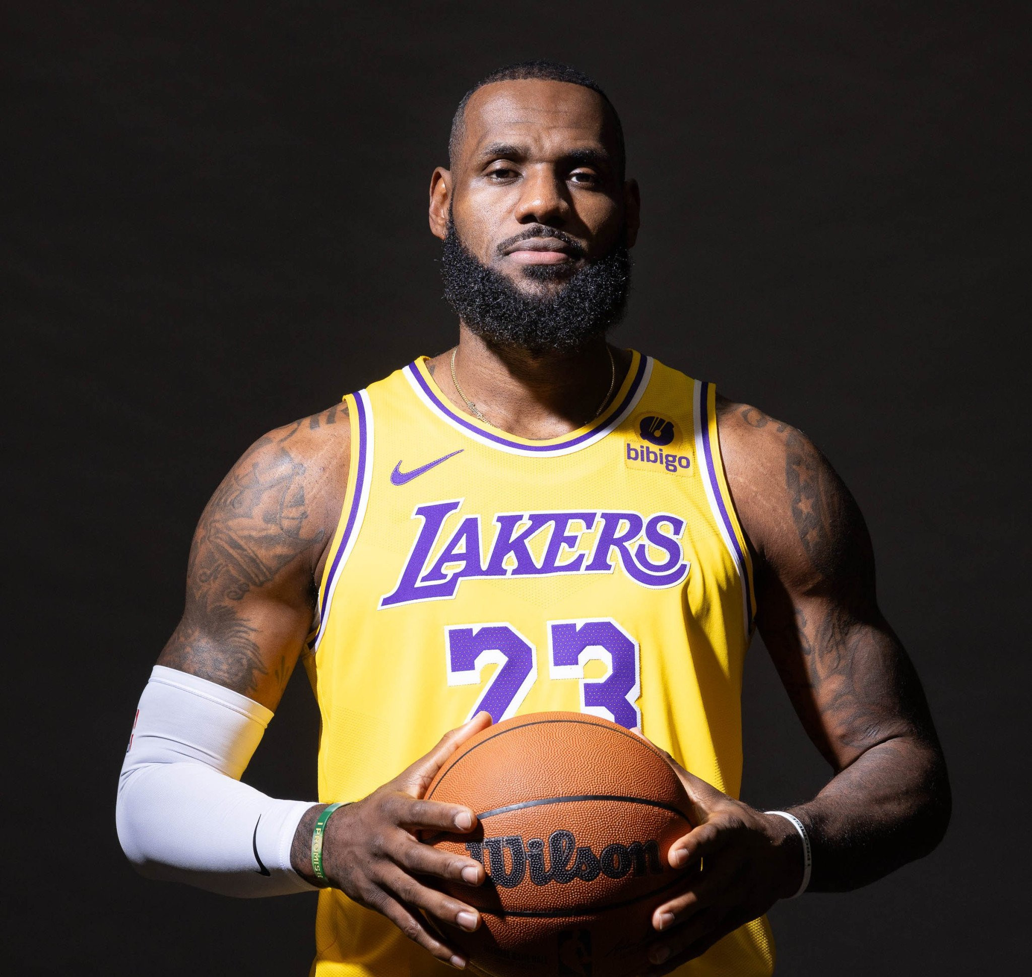 Μια ιδιαίτερη «πινελιά» προστίθεται στη φανέλα του ΛεΜπρόν Τζέιμς