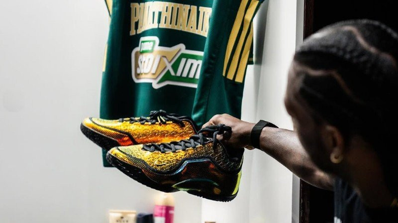 Ο Ναν επέλεξε να φορέσει τα «χρυσά» παπούτσια του ΛεΜπρόν Τζέιμς (photo)