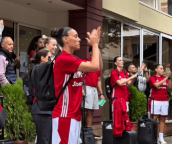 Αποθέωση για το μπάσκετ γυναικών του Ολυμπιακού πριν τον τελικό του Σούπερ Καπ (video)