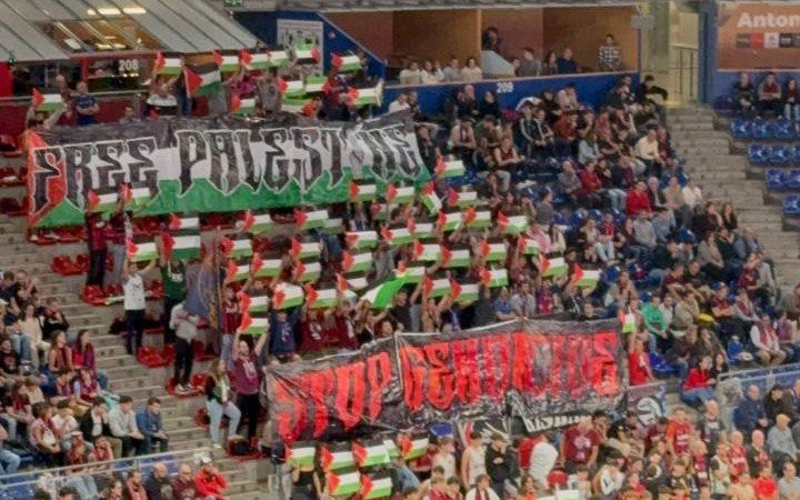 Πανό υποστήριξης προς την Παλαιστίνη από τους φίλους της Μπασκόνια