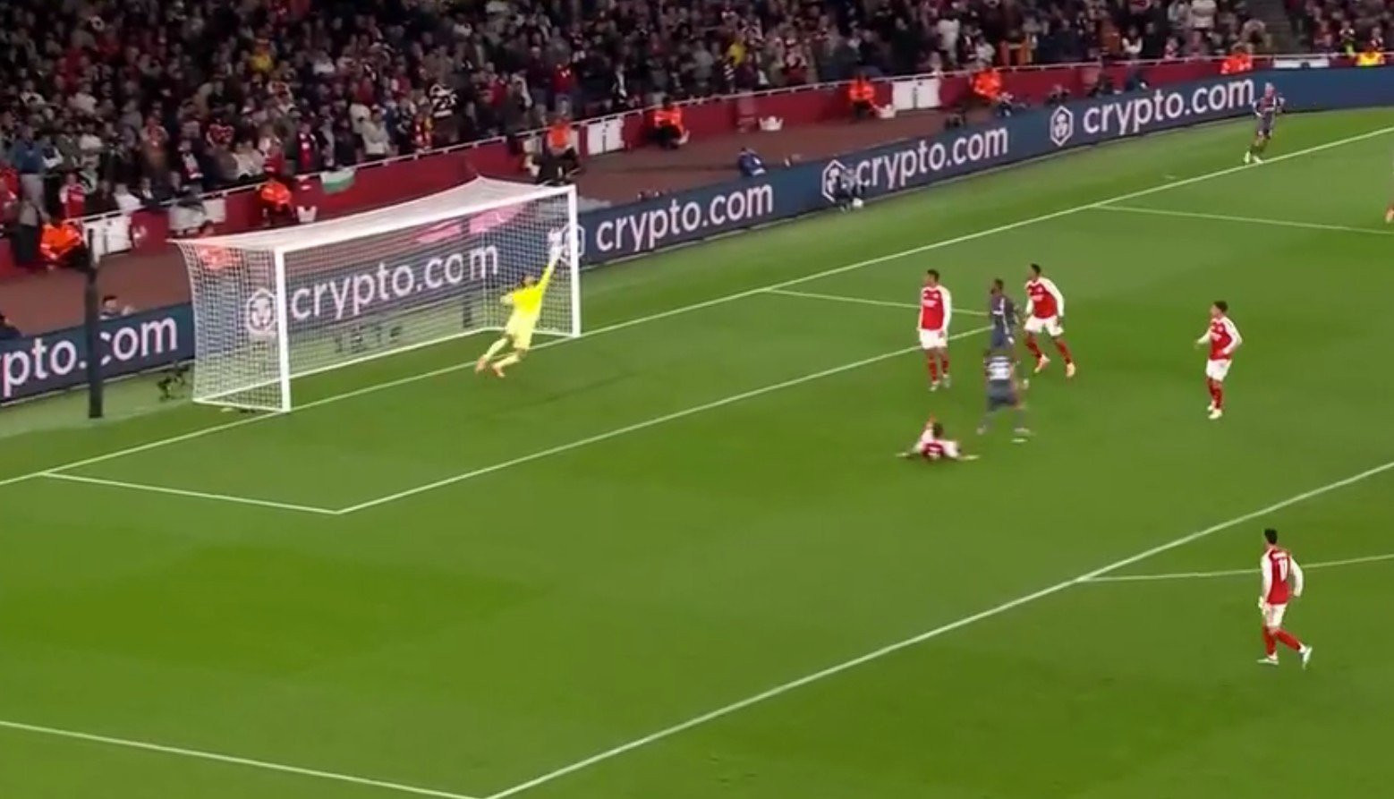 Η τρομερή ευκαιρία του Ποντένσε - Απίθανη επέμβαση του Ράγια (video)