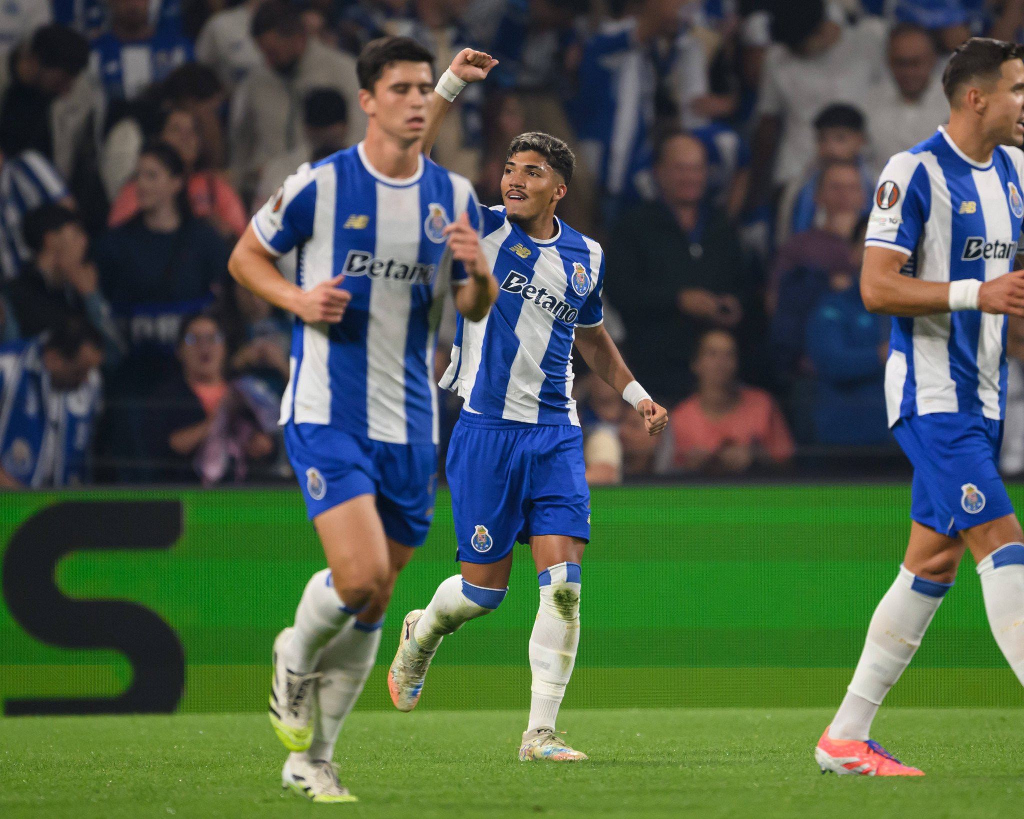 Νίκες για Πόρτο, Λιόν και Άστον Βίλα - Η Νότιγχαμ ηττήθηκε από την Μίντιλαντ