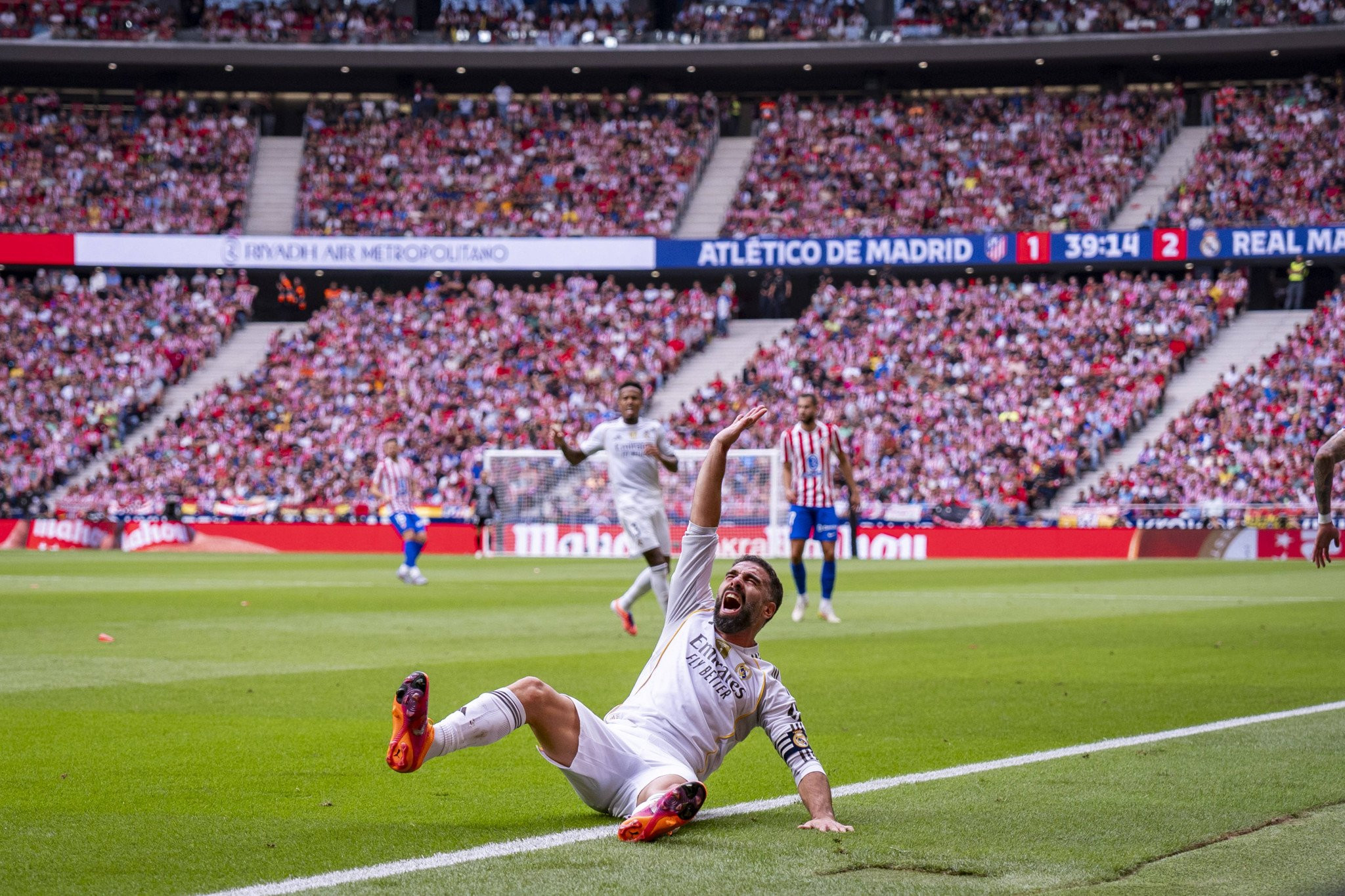 Πλήγμα στη Ρεάλ Μαδρίτης: Ένα μήνα εκτός δράσης ο Καρβαχάλ, «τρέχει» για το Clasico