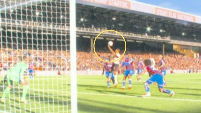 Σάλος στην Αγγλία με το VAR: Μέτρησε γκολ της Λίβερπουλ παρά το πεντακάθαρο χέρι του Σαλάχ (video)