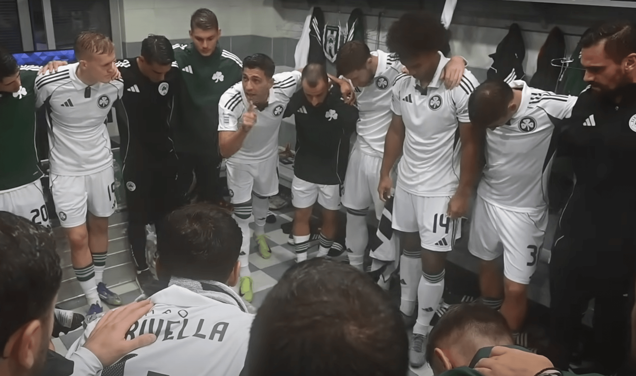 Η πορωτική ομιλία του Μπακασέτα στα αποδυτήρια και ο λόγος του Χρήστου Κόντη (video)