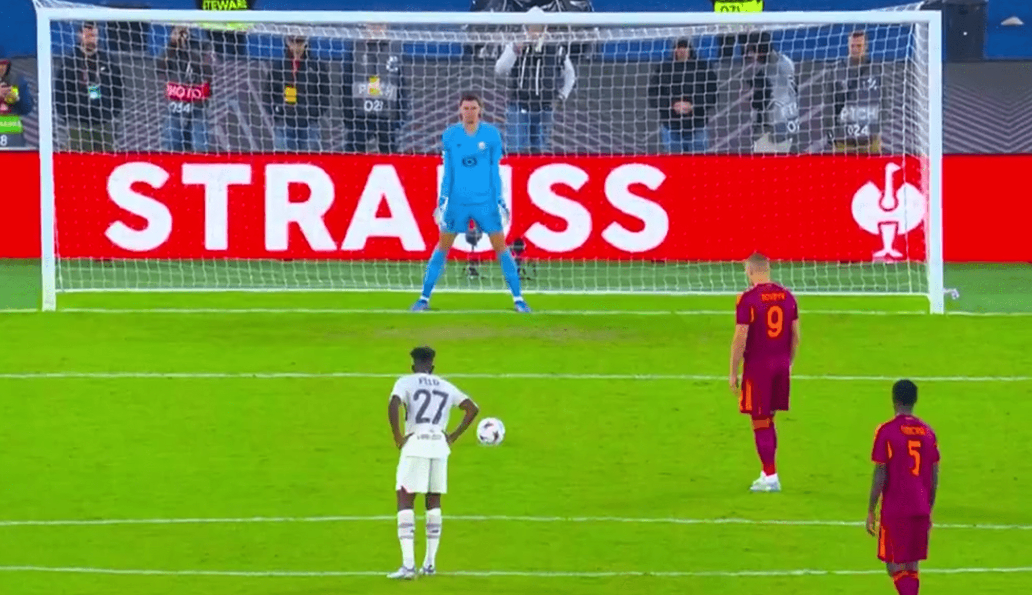 Γιατί η Ρόμα εκτέλεσε τρεις φορές το ίδιο πέναλτι (video)