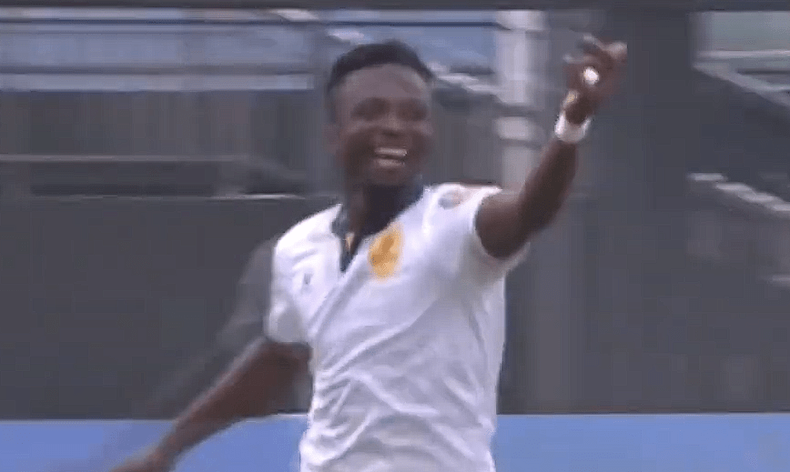 Σοκαριστικός τραυματισμός ποδοσφαιριστή στον αυχένα - Φοβήθηκαν για παράλυση (video)