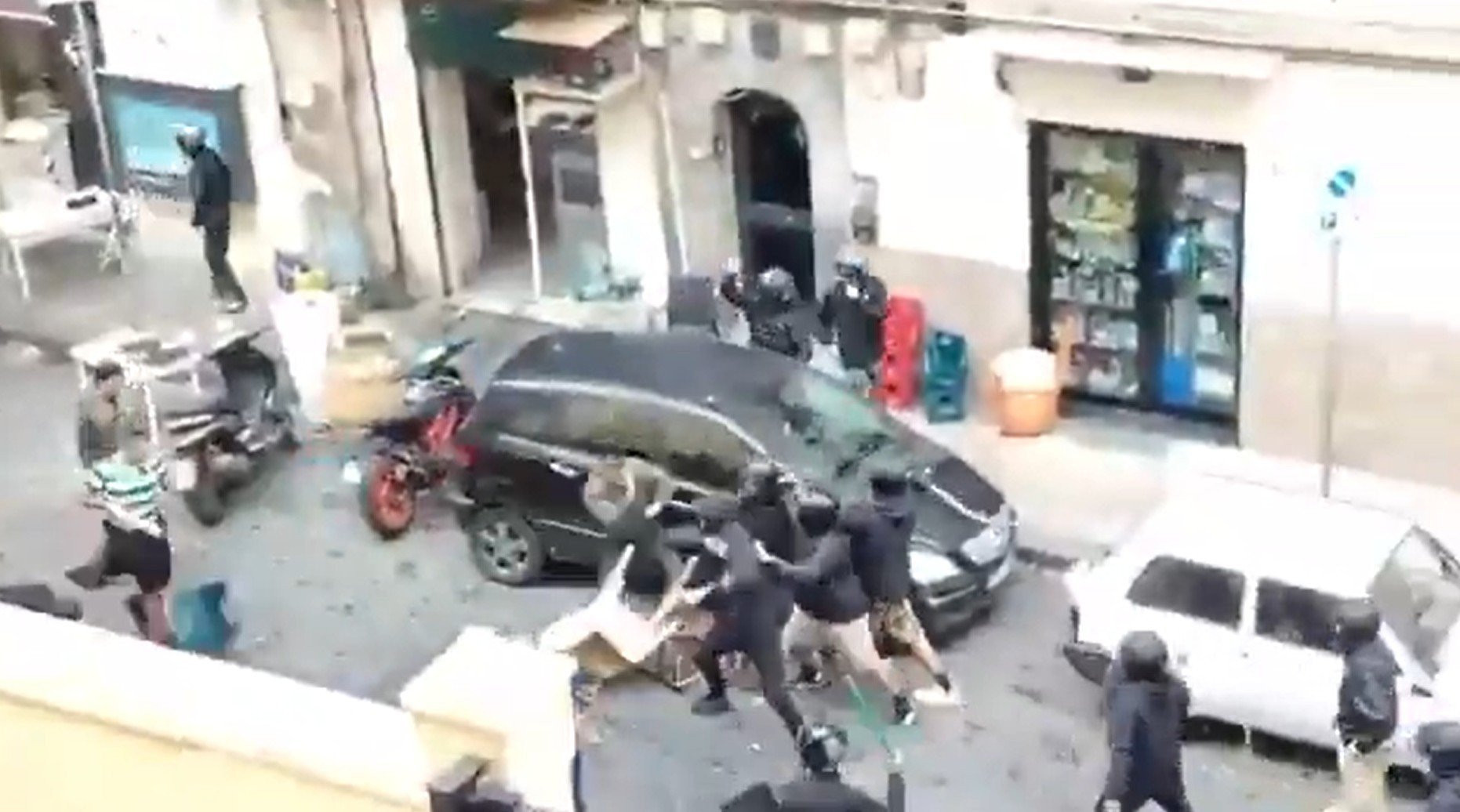 Σοβαρά επεισόδια των οπαδών πριν το Νάπολι - Σπόρτινγκ (videos)