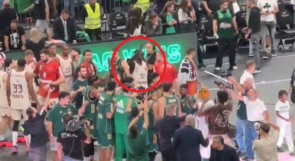 Ο Γκέιμπριελ ξέχασε ότι παίζει στην Μπάγερν - Πήγε να κάνει «ζντο» με τους παίκτες του Παναθηναϊκού (video)