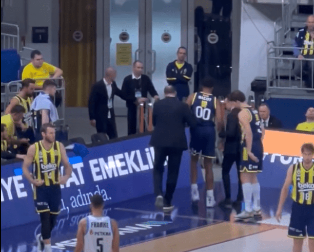 Νέος... πονοκέφαλος στην Φενέρμπαχτσε, χτύπησε ο Μπέικοτ (video)