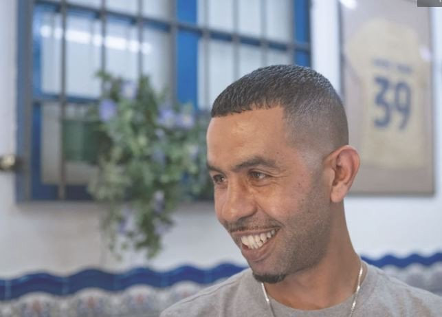 «Θα ζήσω χάρη στον γιο μου» - Αντιδράσεις για βίντεο με τον πατέρα του Γιαμάλ να μιλάει σε κούκλα ομοίωμα του παίκτη